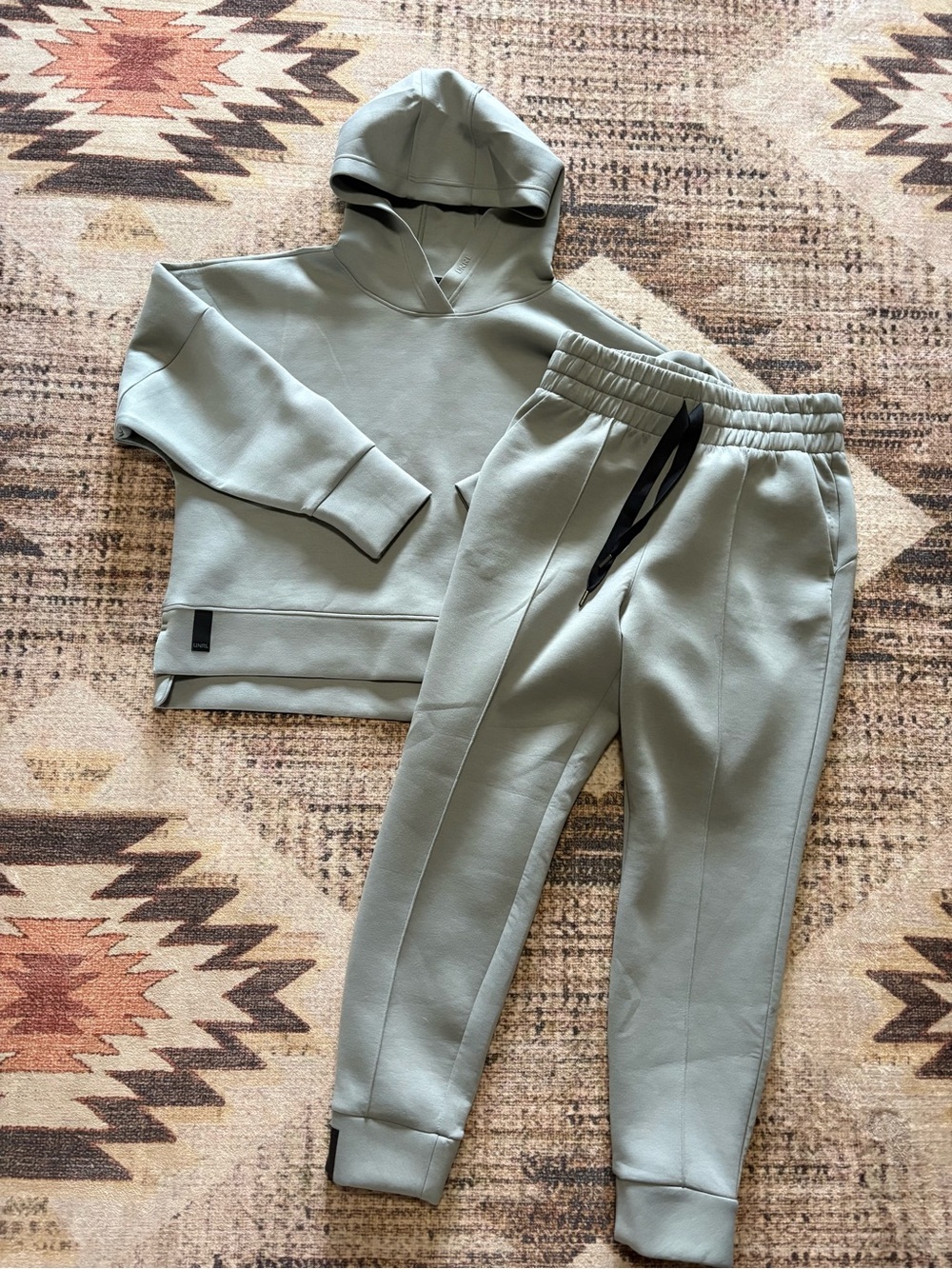 UNRL Women’s Luxbreak Oversized Hoodie & Joggers Eucalyptus Size Large